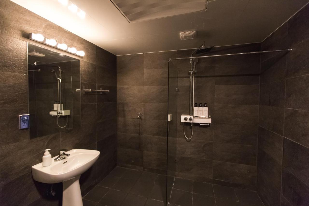 Canvas Black Guesthouse Puszan Kültér fotó